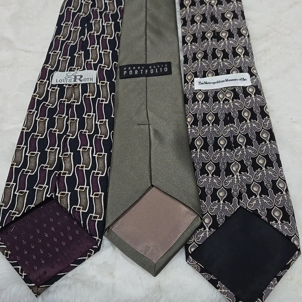 The Metropolitan Museum of Art 3 men's ties, hunter green black, gray